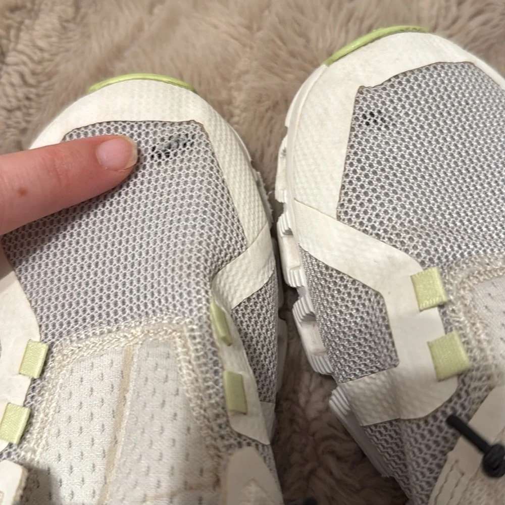 On Cloud Women’s Running Shoes 8.5 - Picture 8 of 9